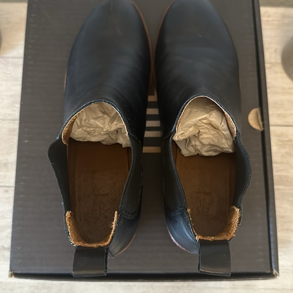 Frye Carson Chelsea booties Black Size 9 - Picture 9 of 12
